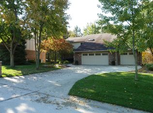 3295 Edmunton Dr, Rochester Hills, MI 48306