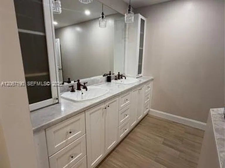 16022 Kilmarnock Dr #Townhouse 16022 — Photo 20