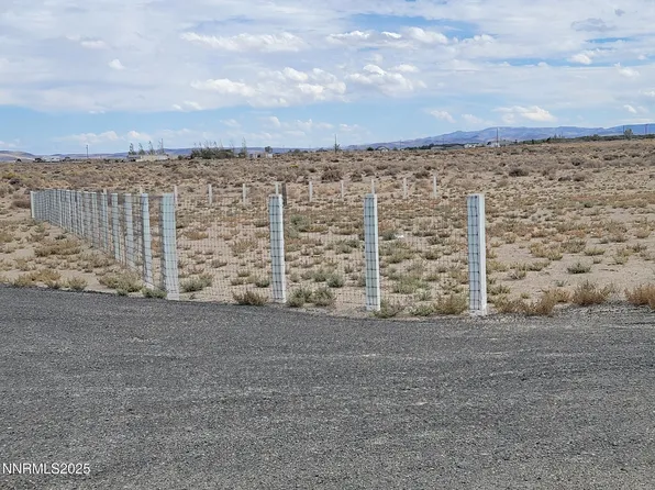 4155 E 4th St, Silver Springs, NV 89429