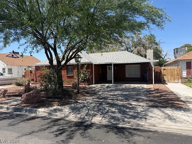 1311 Griffith Ave — Photo 3
