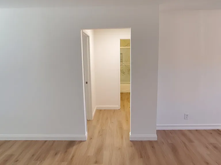 1067 Broadmoor Blvd #2 — Photo 3