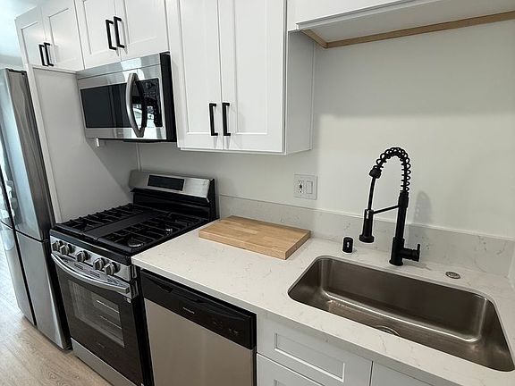 4th image of 4513-4523 Cleveland Ave #4515
