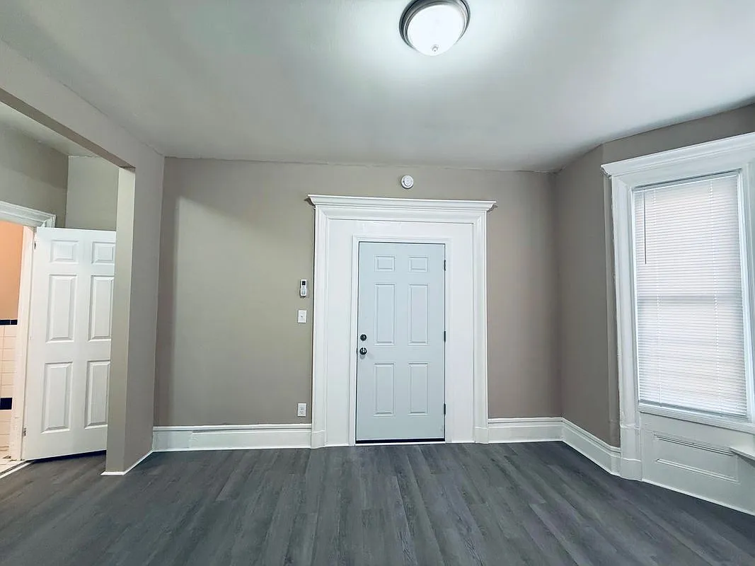 1 bed, 1.0 bath, 1468 sqft, $2,734 — Photo 2