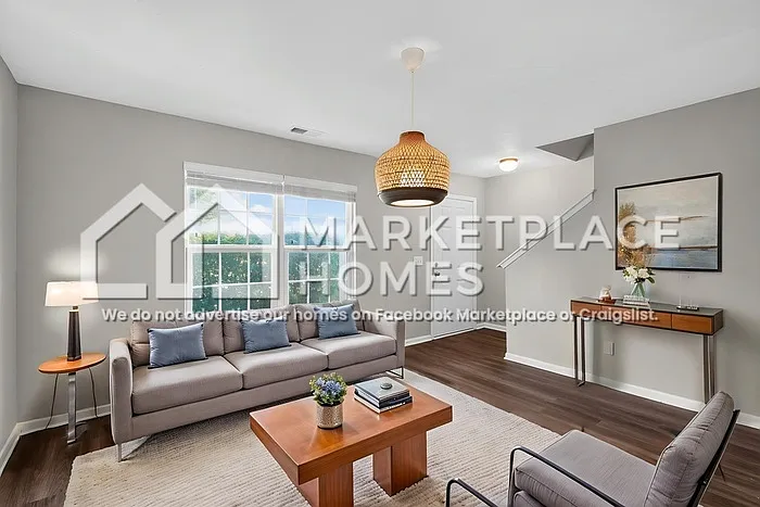 5 bed, 3.0 bath, 2476 sqft, $2,299 — Photo 2