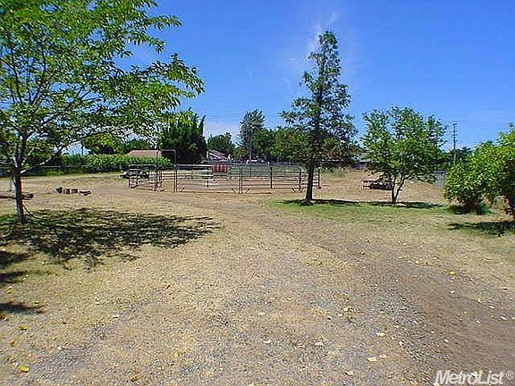 4th image of 7917 Elsie Ave