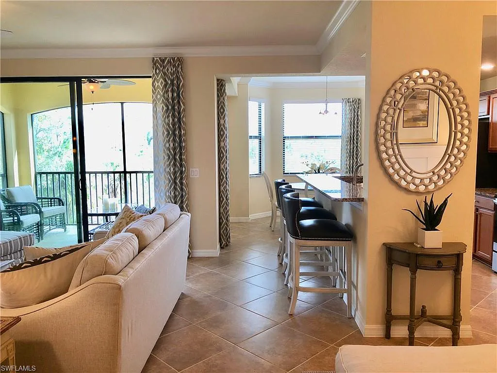 2 bed, 2.0 bath, 1137 sqft, $8,000 — Photo 2