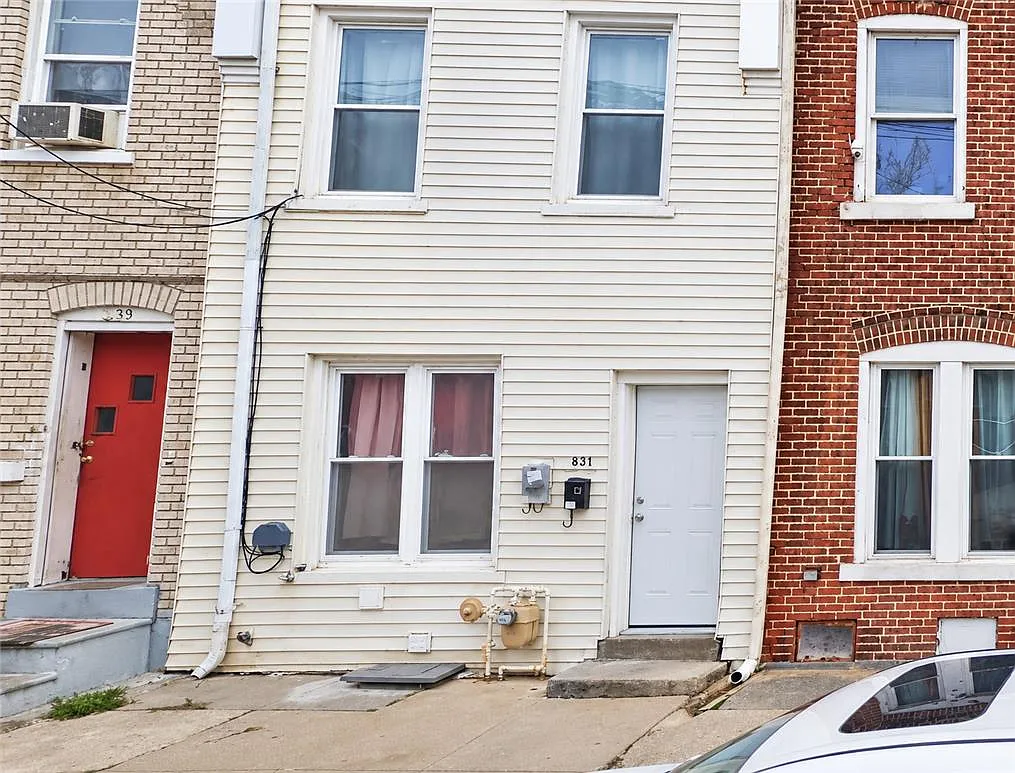 1 bed, 300 sqft, $1,200 — Photo 1