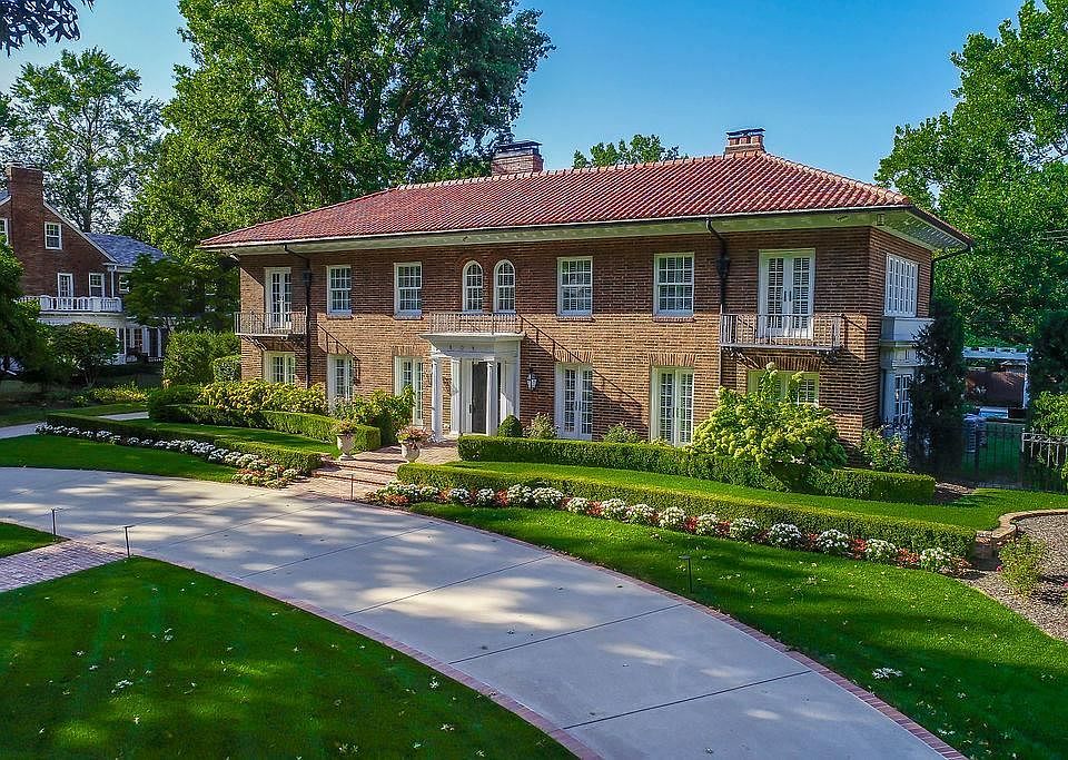 1st image of 808 W Meyer Blvd