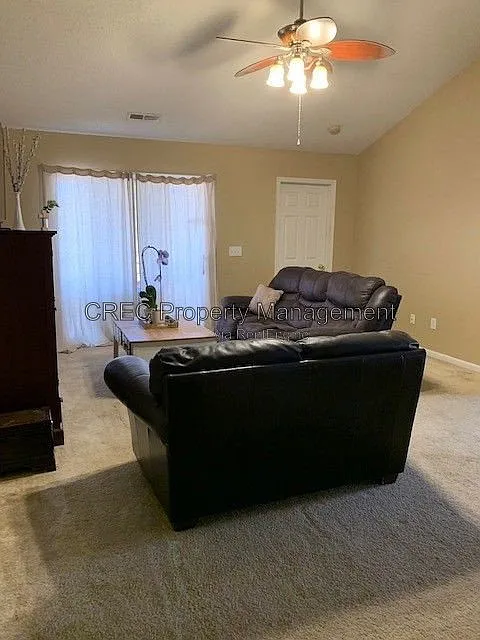 3 bed, 2.0 bath, 1457 sqft, $2,100 — Photo 2
