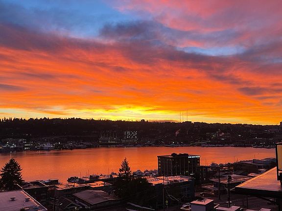 Early sunshine from the balcony.