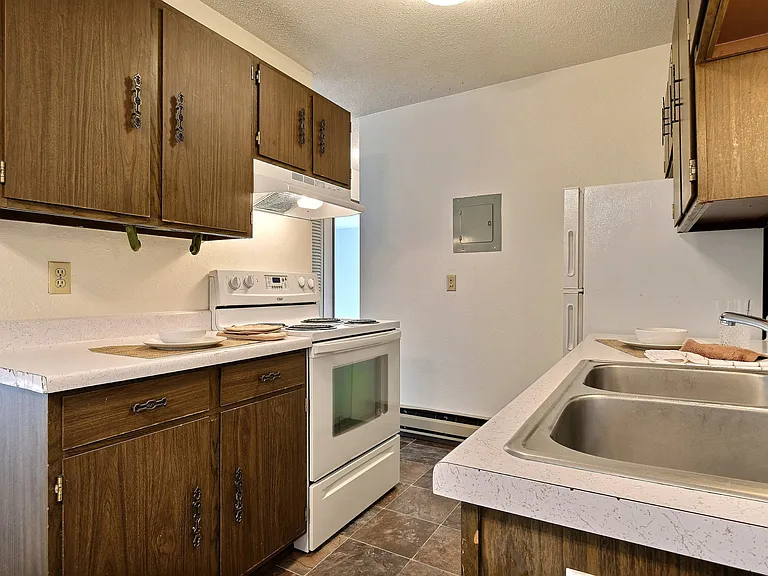 Fargo, ND Kingswood Apartments | Kitchen