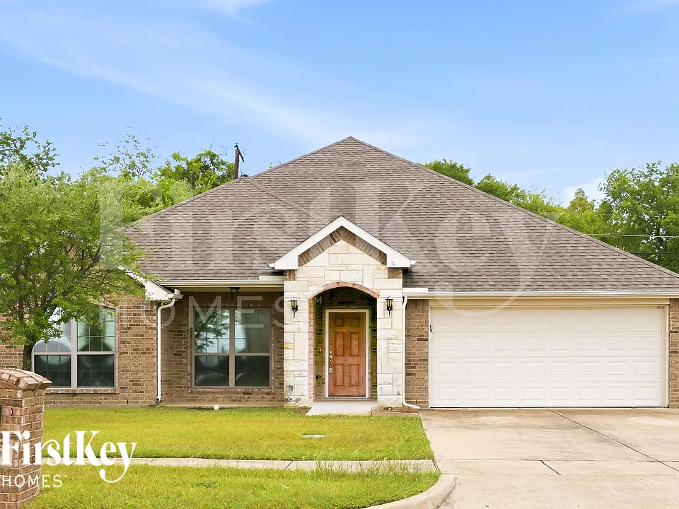 805 Oakmont Dr