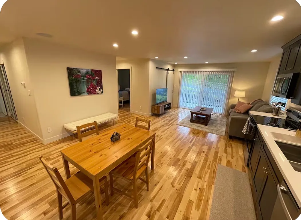 2 bed, 850 sqft, $2,400 — Photo 3