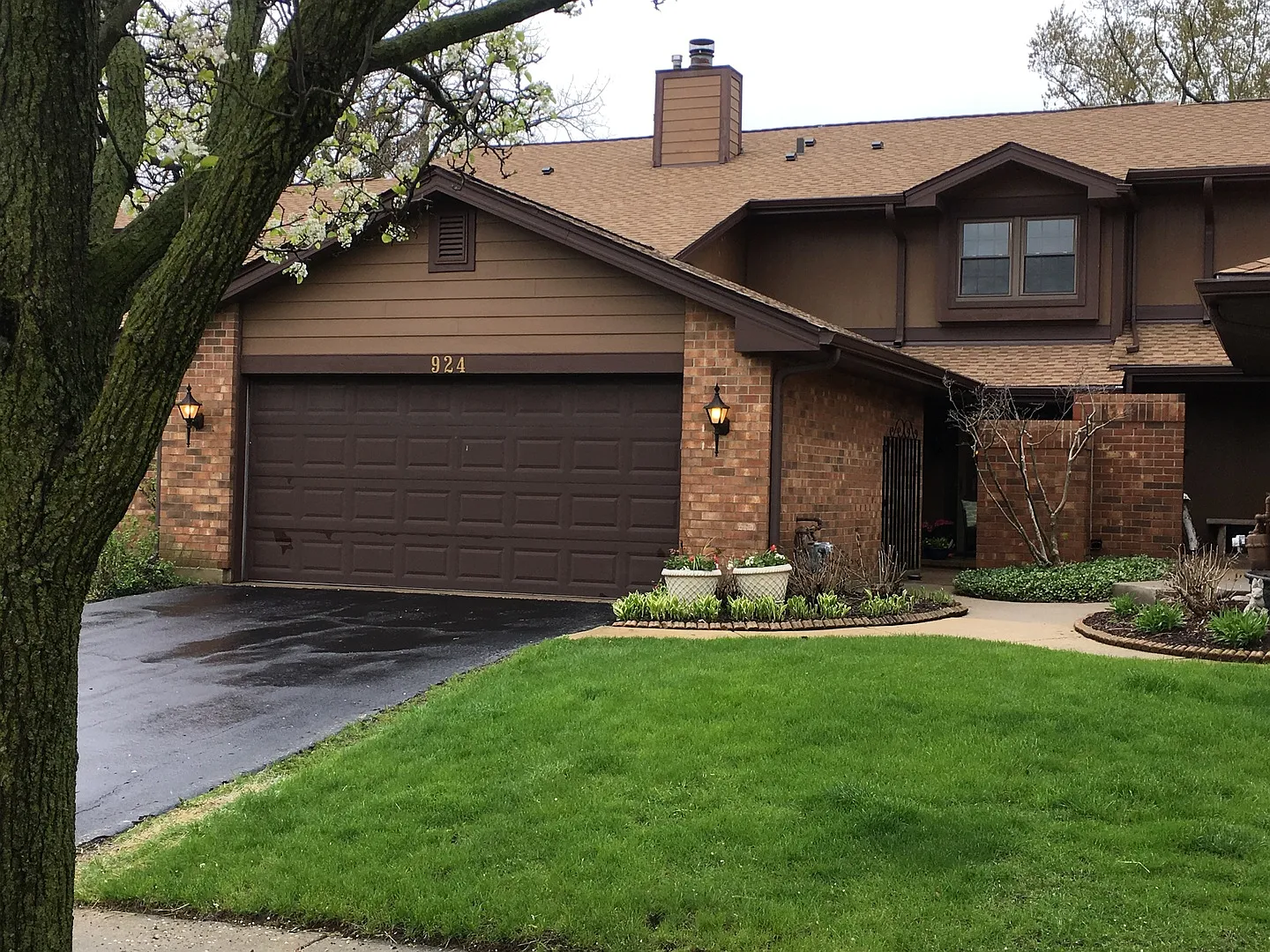 924 Indian Boundary Dr photo 1