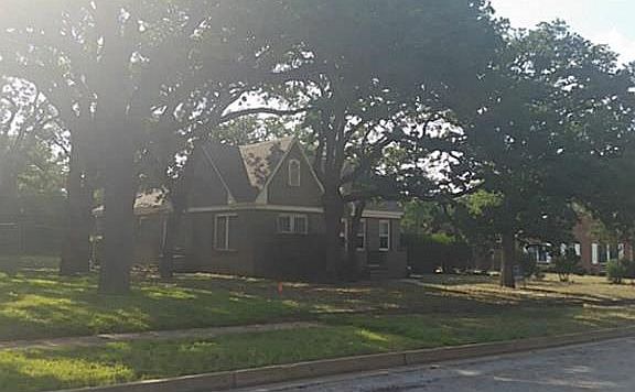 5th image of 501 S Oaklawn Ave
