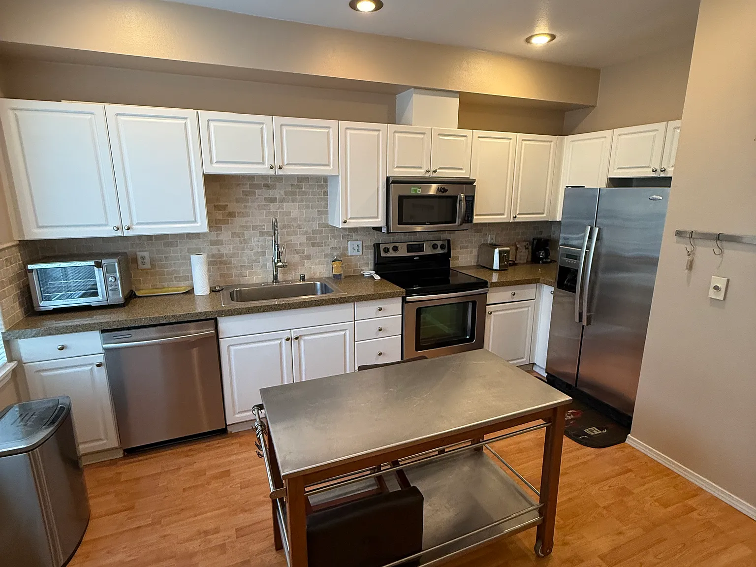 2 bed, 1140 sqft, $2,600 — Photo 2