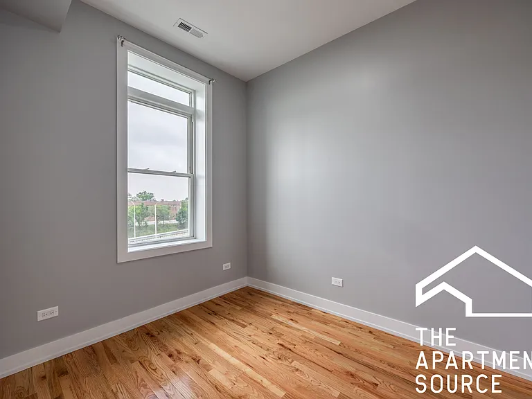 3328 W Congress Pkwy #3 — Photo 4