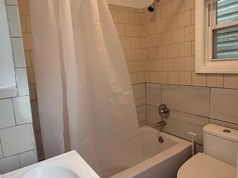 366 Howe Ave #1 — Photo 3