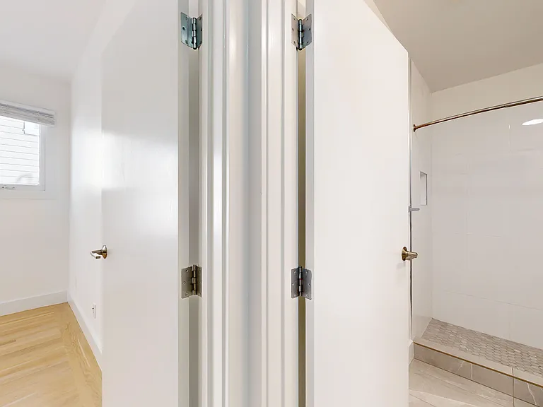 2942 Franklin St #9 — Photo 17
