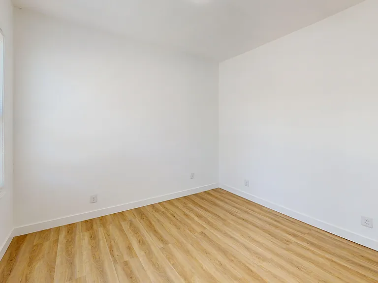 521 W Macarthur Blvd #10 — Photo 12