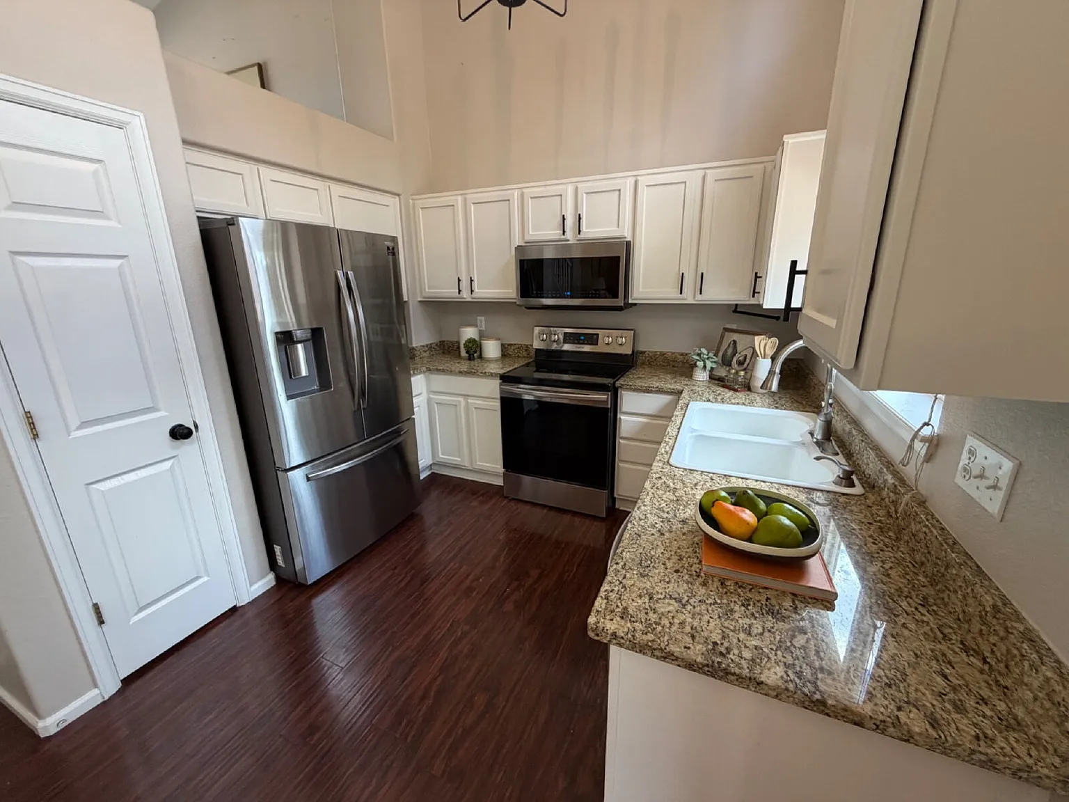 4 bed, 2.5 bath, 1532 sqft, $3,195 — Photo 4
