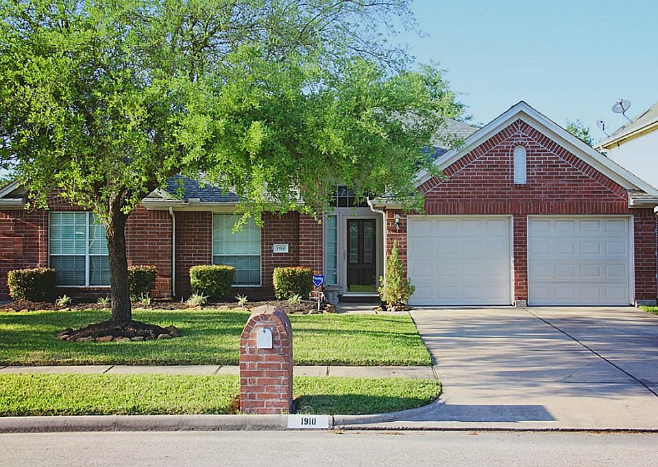 1st image of 1910 Country Club Cove Dr