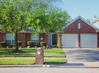 1910 Country Club Cove Dr, Baytown, TX 77521