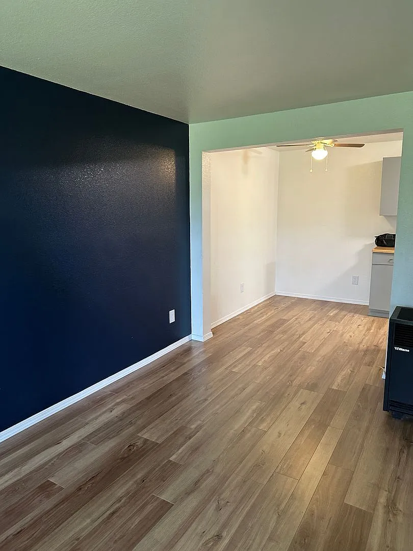 Downtown Renton Apartment W/S/G and 2 parking spaces included — Photo 3