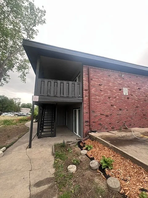 Building Photo - 822 H St