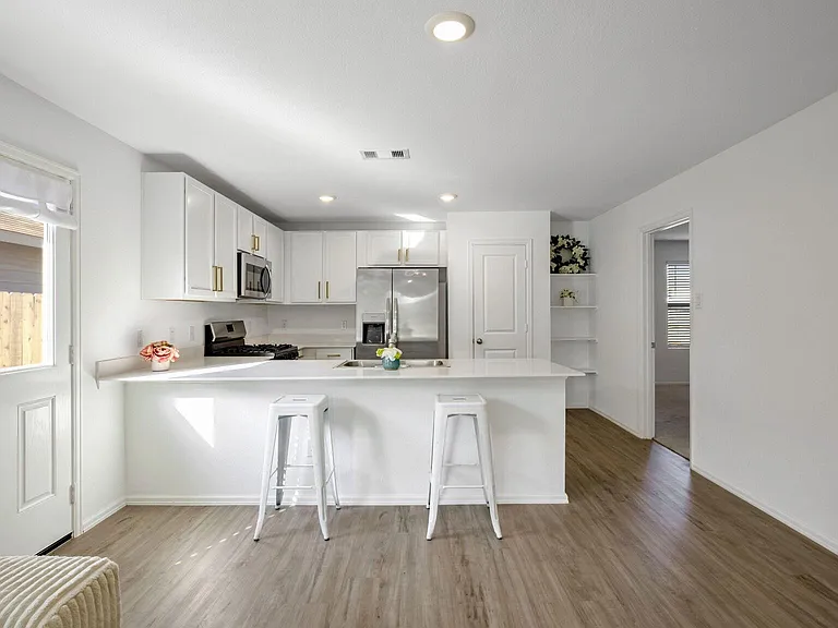 19424 Villa Mesa Dr — Photo 1