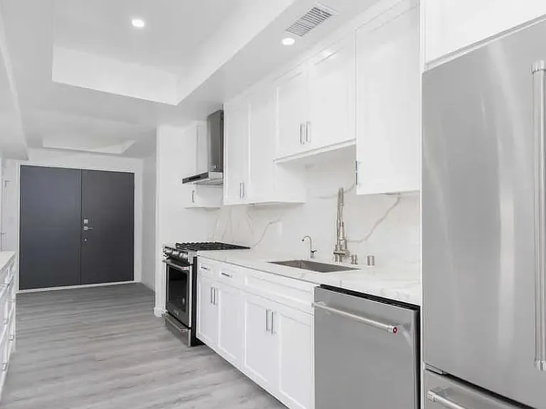 1601 N Fuller Ave #304 — Photo 3
