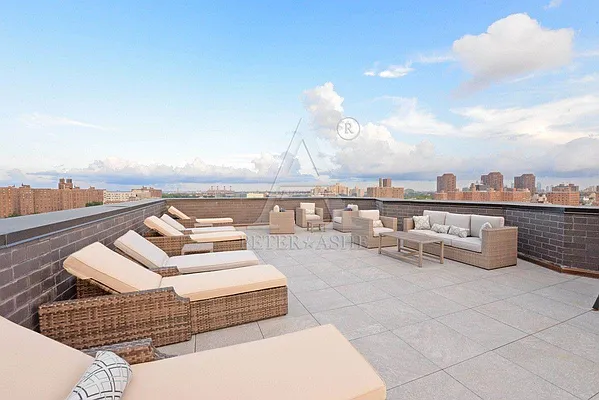 Rented by Peter Ashe | media 23