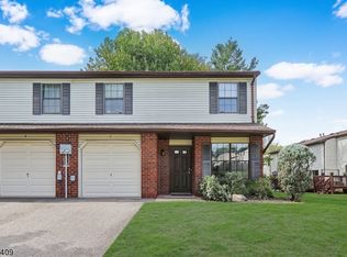 2 Cactus Ct, Edison, NJ 08820