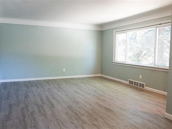3rd image of 812 Alderson Ave