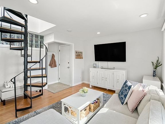 4th image of 48-50 Russell St #3
