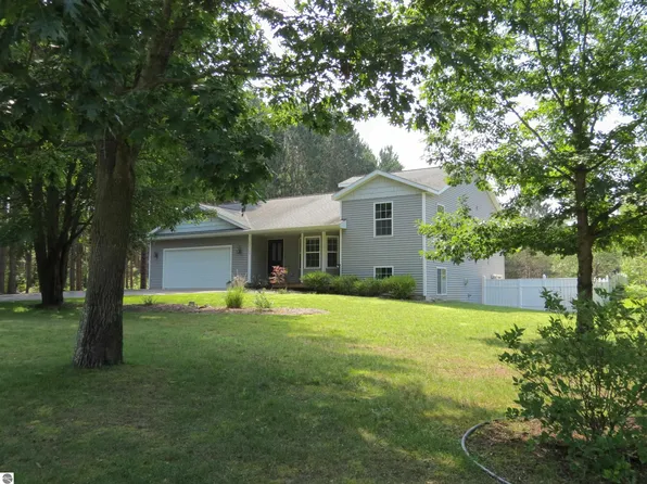 10763 Sweet Lilac Ln, Interlochen, MI 49643