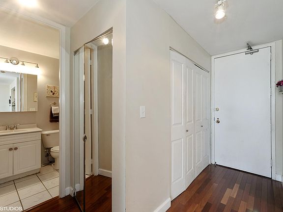 2nd image of 444 W Fullerton Pkwy APT 1910