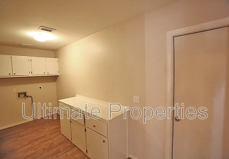 1225 E Harvard Ave — Photo 8