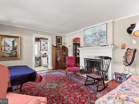 4th image of 3906 Dresden St