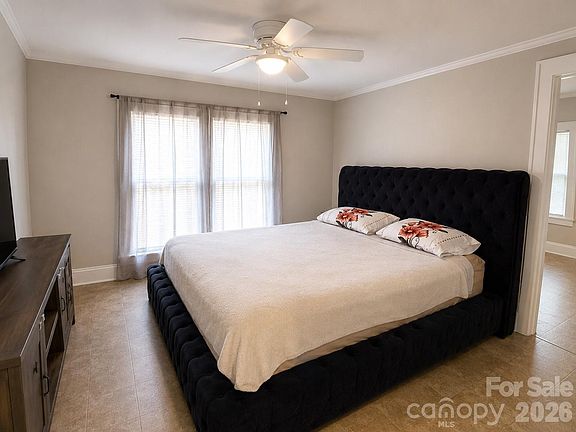 4th image of 1205 Oakwood Ave