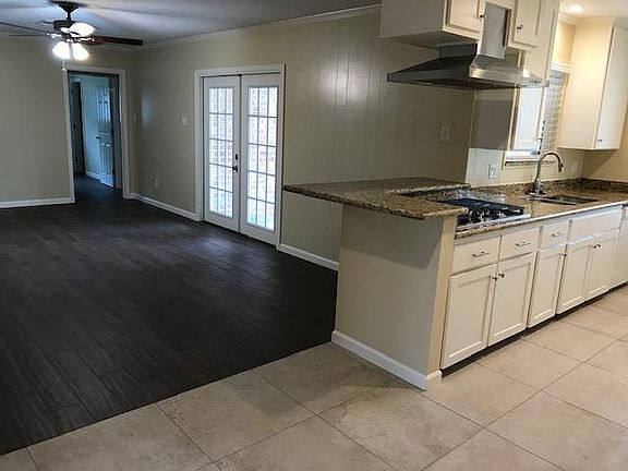 4th image of 1301 Highland Dr