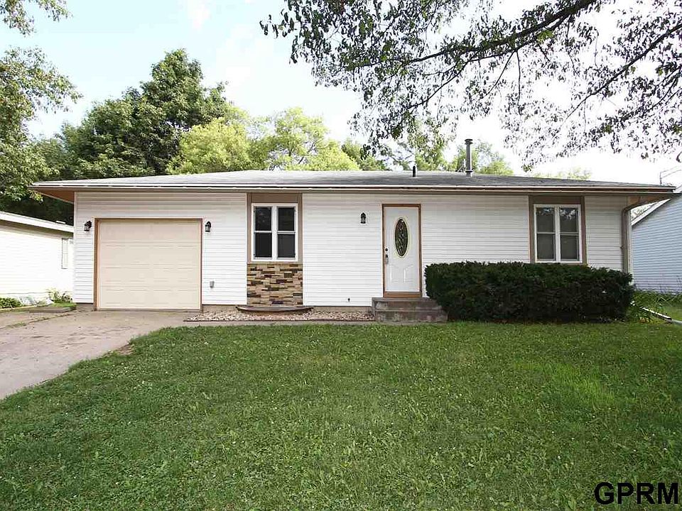 1st image of 910 Applewood Dr