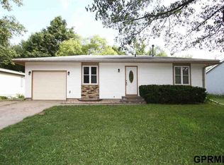 910 Applewood Dr, Eagle, NE 68347
