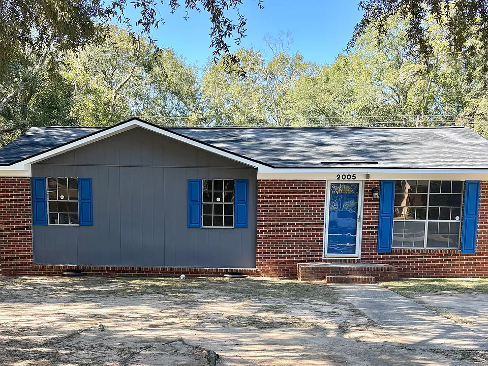 2005 Beachview Dr