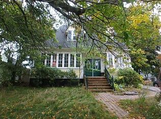 88 Wentworth Ave, Cranston, RI 02905