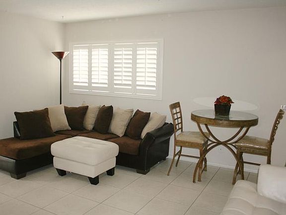 4th image of 8665 Oak Bluff Dr
