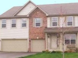 700 W Tess Ln, Round Lake, IL 60073