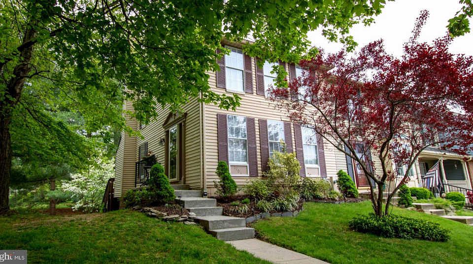 1st image of 1101 Oakwood Ln