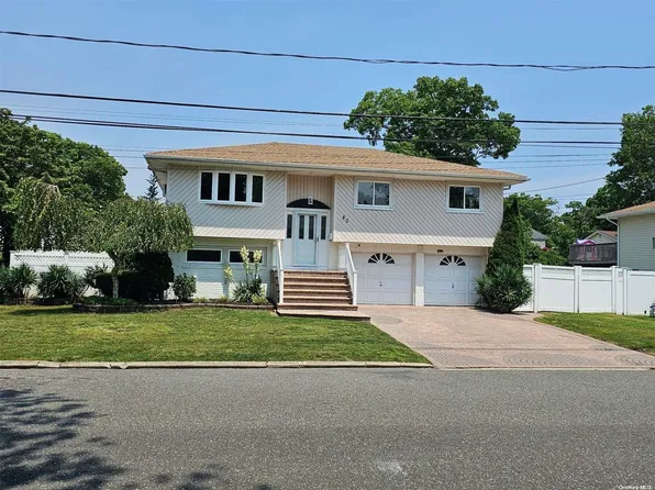 80 N Kings Avenue, Lindenhurst, NY 11757