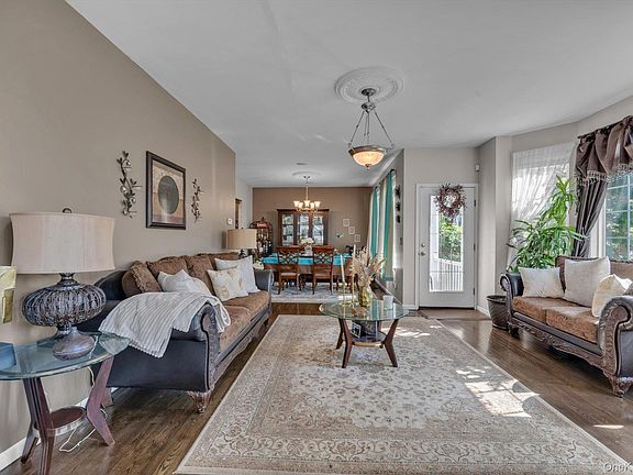 5th image of 9 Paddock Ln